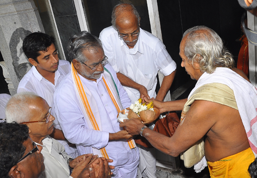 Gandhi peace bus-2-6-12-garodi-1